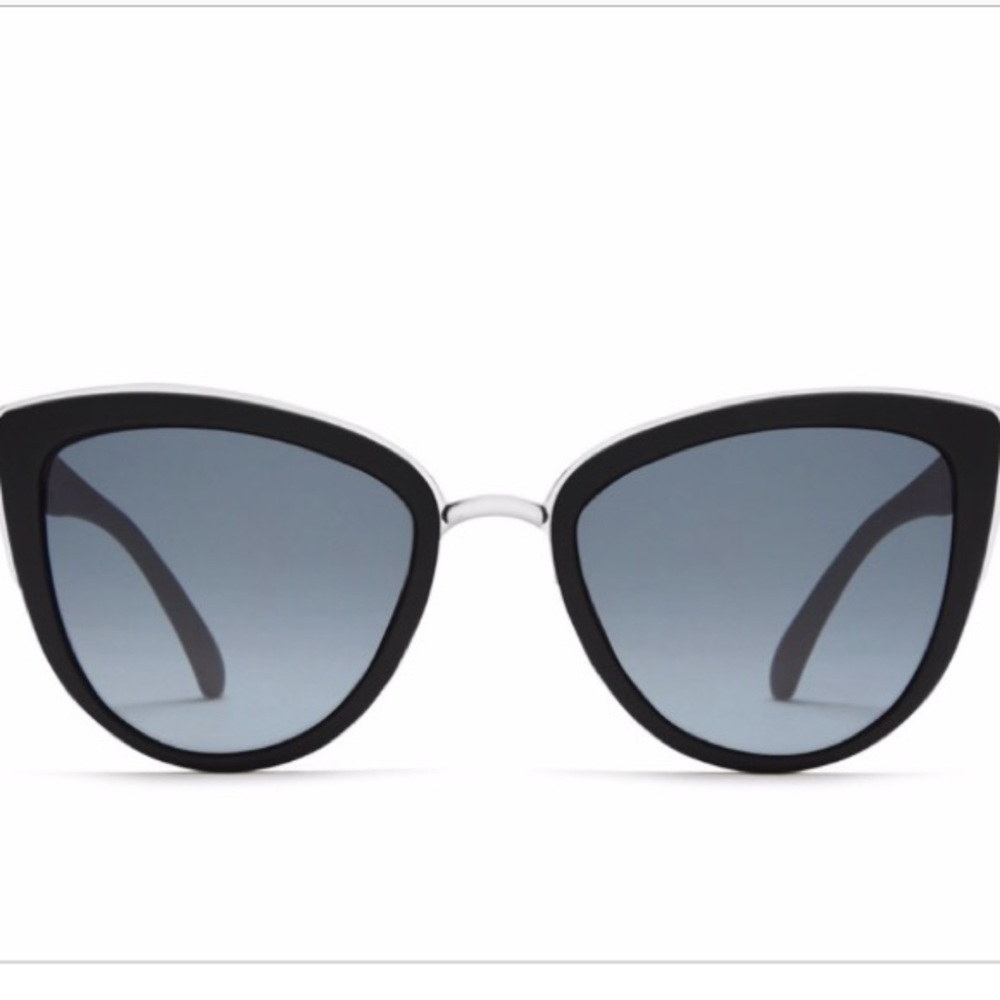 BNWOT Quay My Girl Sunglasses